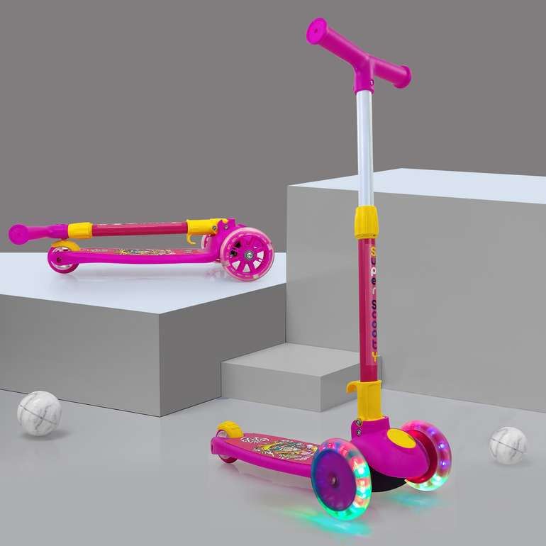 Skating scooter with cap