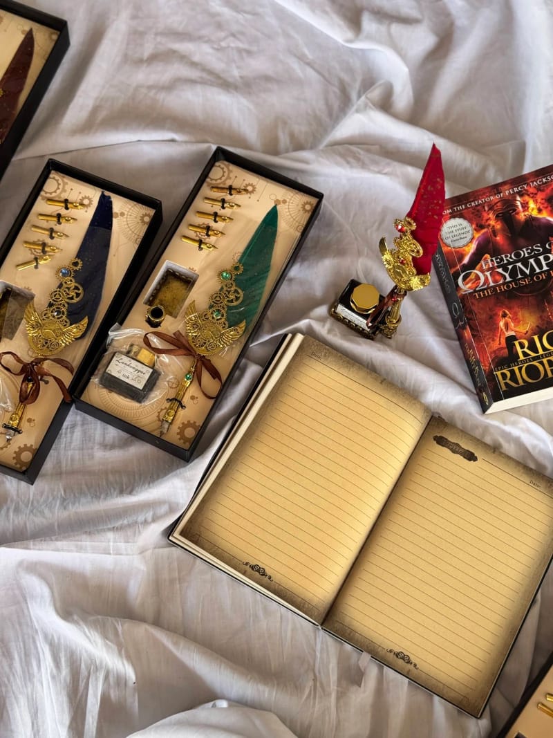 Vintage Pen & 3D Notebook