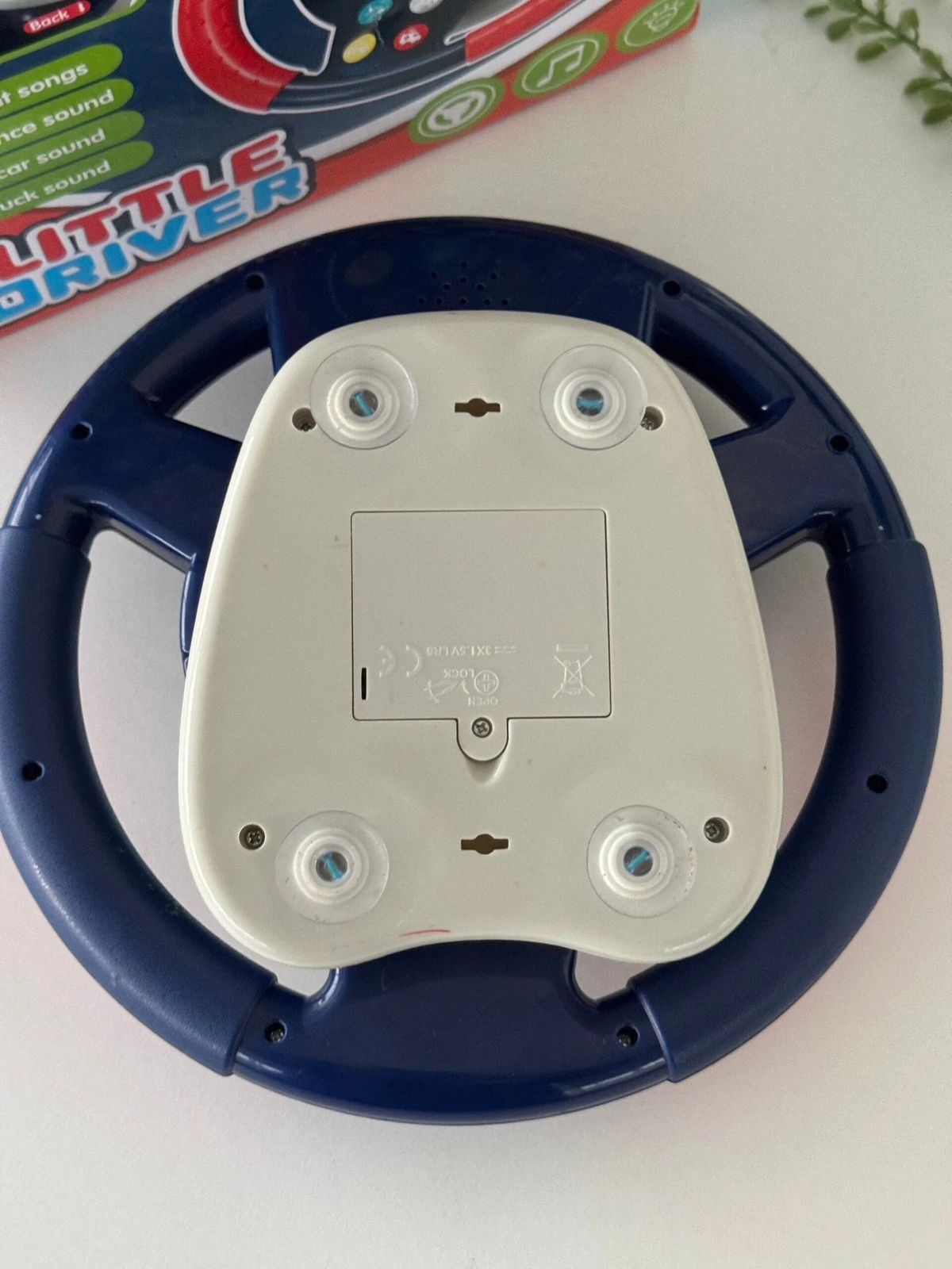 little driver [car steering/Steering wheel]