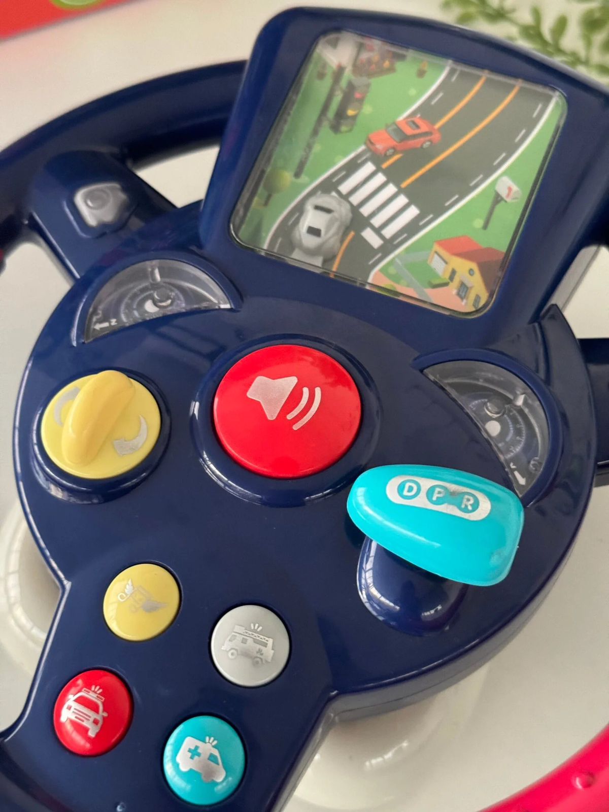 little driver [car steering/Steering wheel]