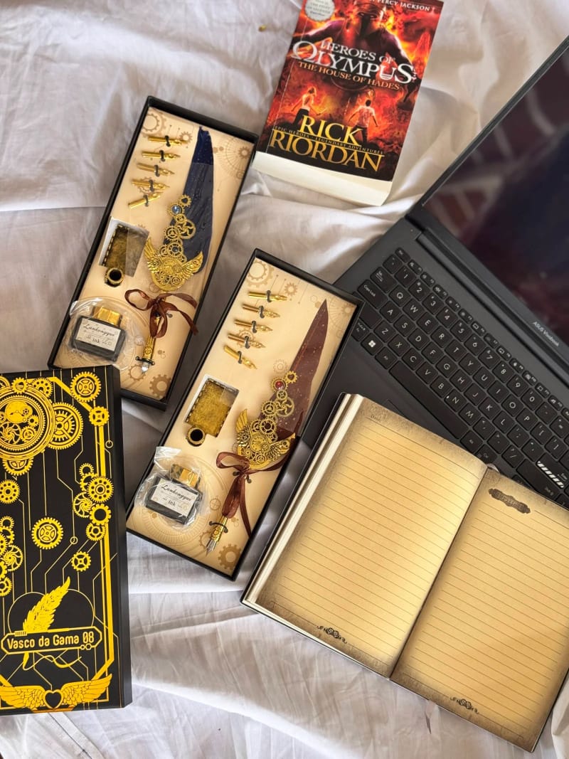 Vintage Pen & 3D Notebook