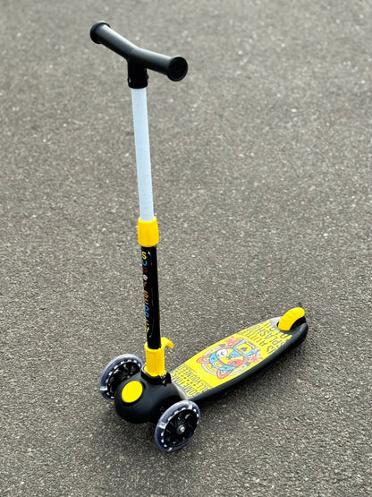 Skating scooter with cap