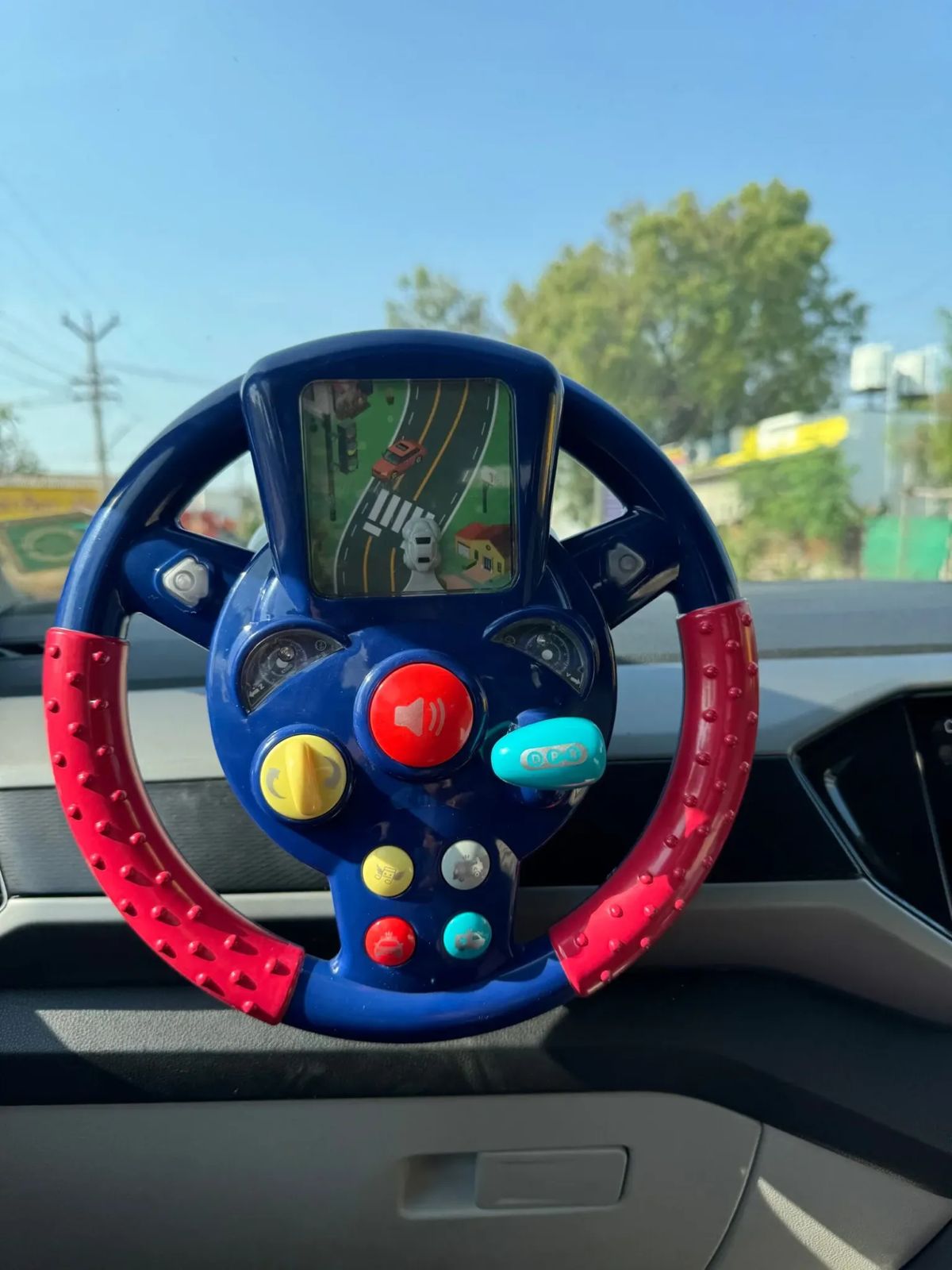 little driver [car steering/Steering wheel]