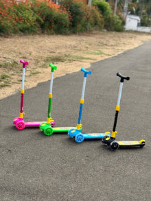 Skating scooter with cap