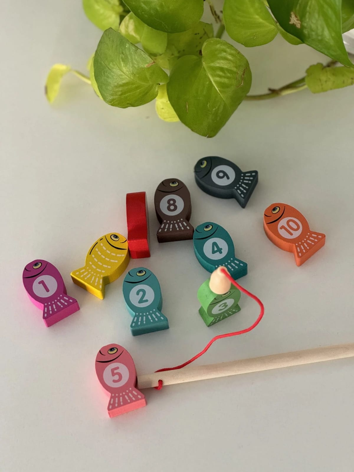 Magnetic fishing with fishing rod, 10 wooden fishes