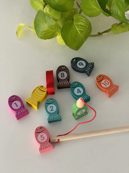 Magnetic fishing with fishing rod, 10 wooden fishes