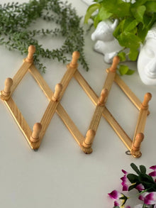 Bamboo Expandable Hanger