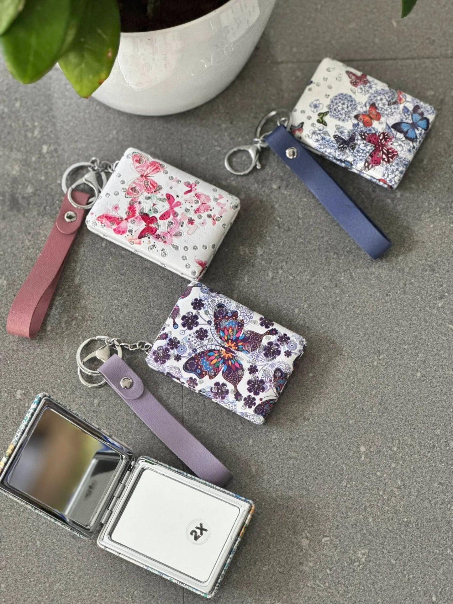 Compact Mirror