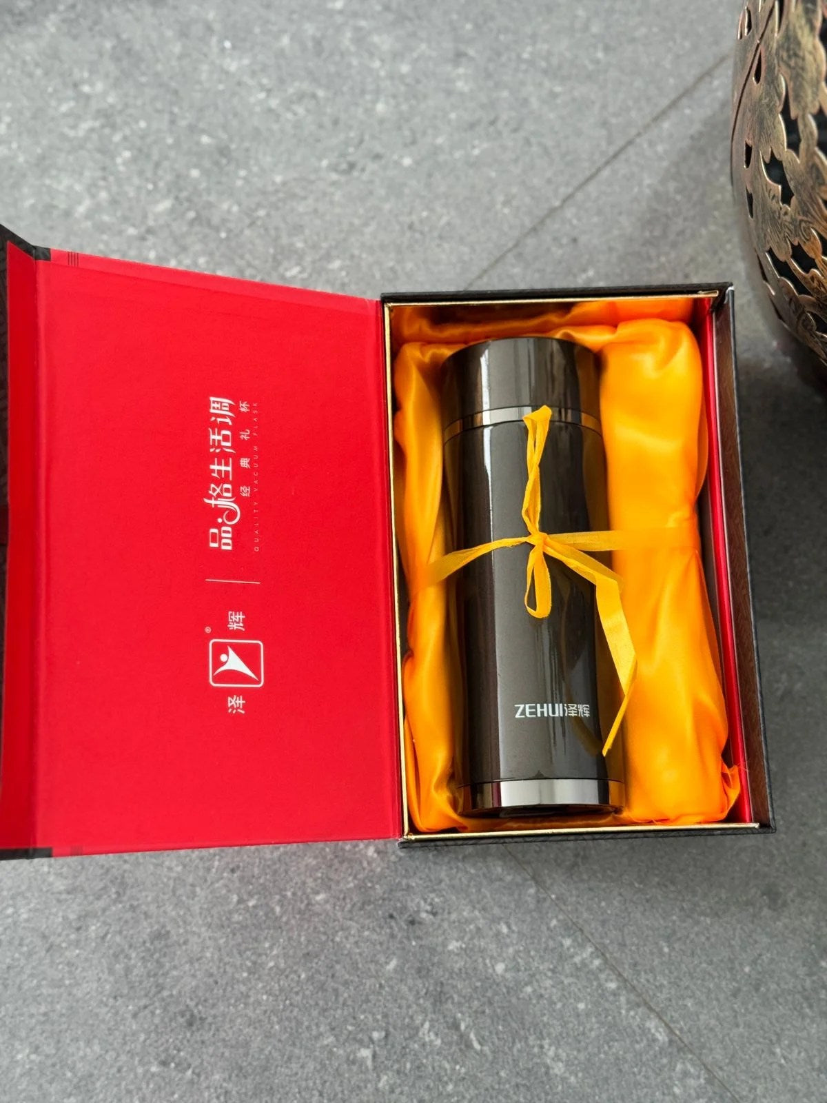 Vacuum flask
