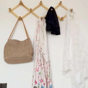 Bamboo Expandable Hanger